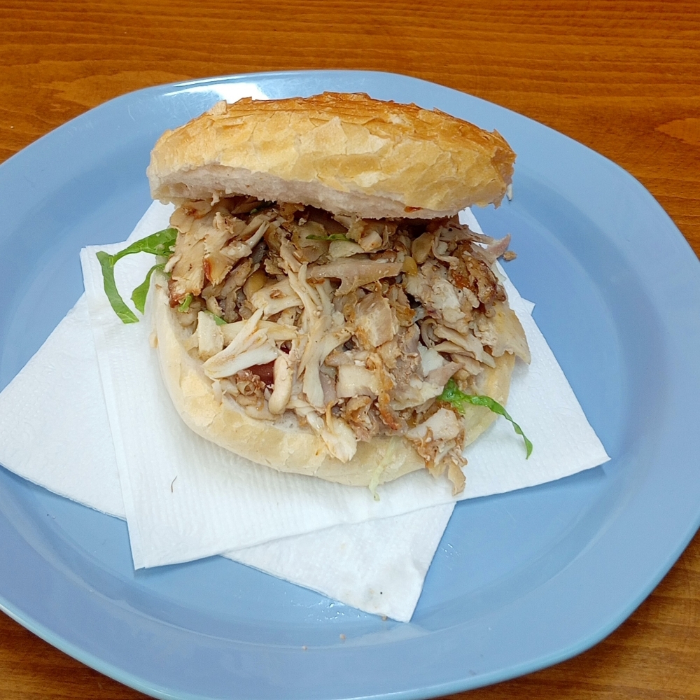 Çeyrek Ekmek Arası Tavuk Döner