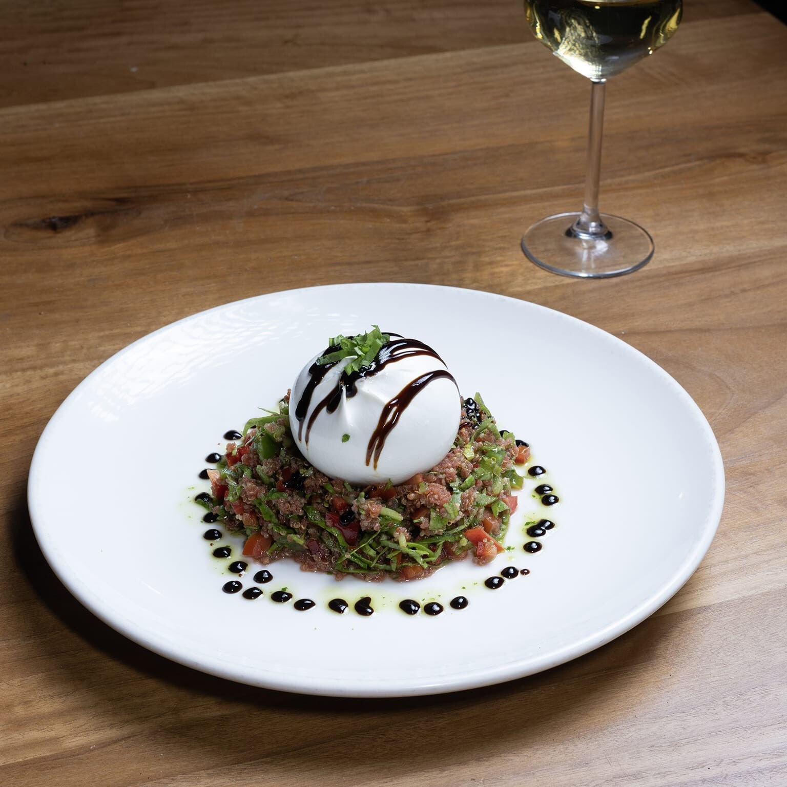 Kinoalı Burrata Salata