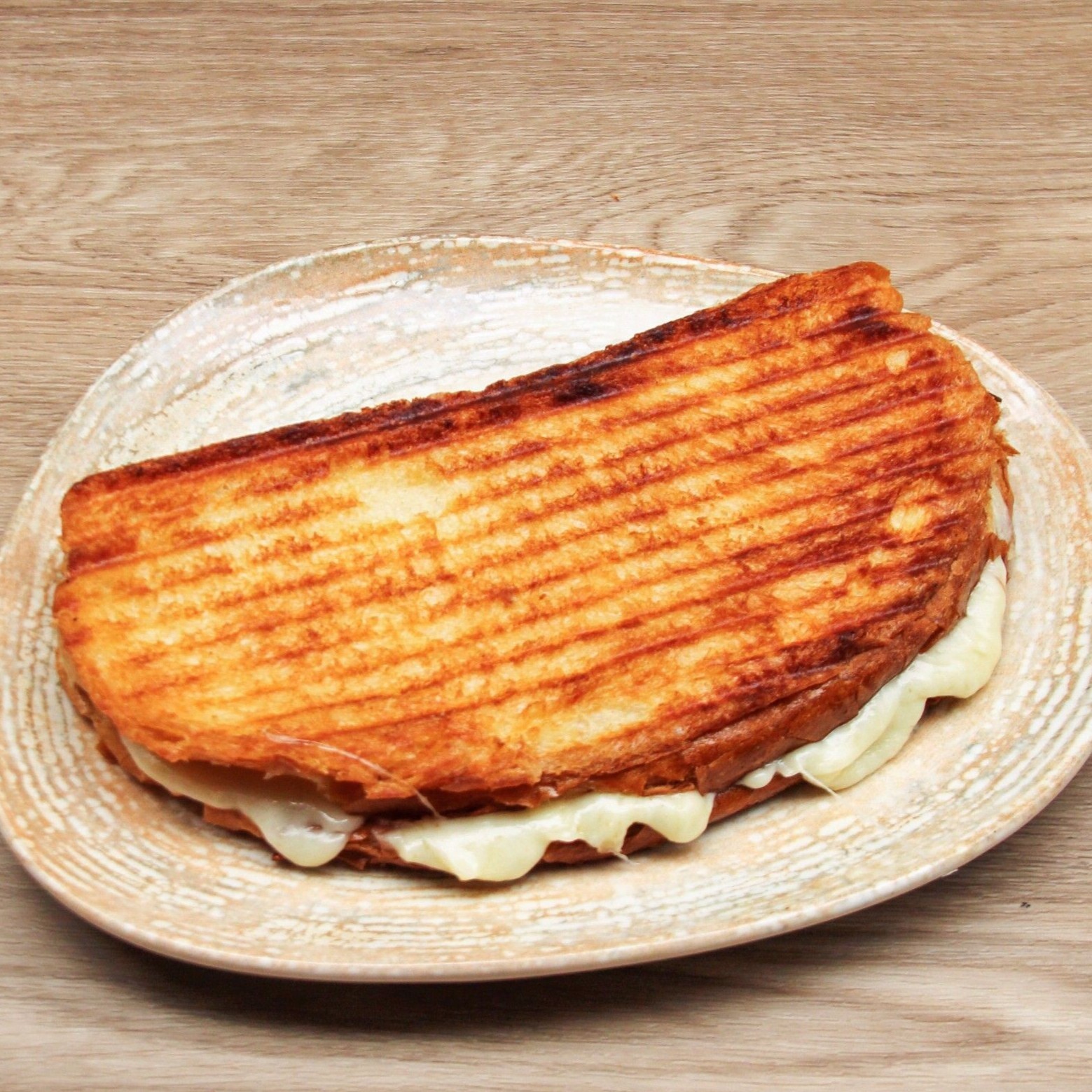 Ayvalık Ekmeğine Kaşarlı Tost