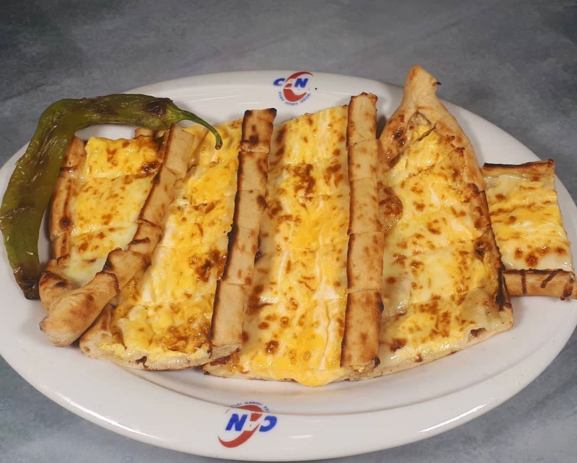 Kaşarlı Yumurtalı Pide