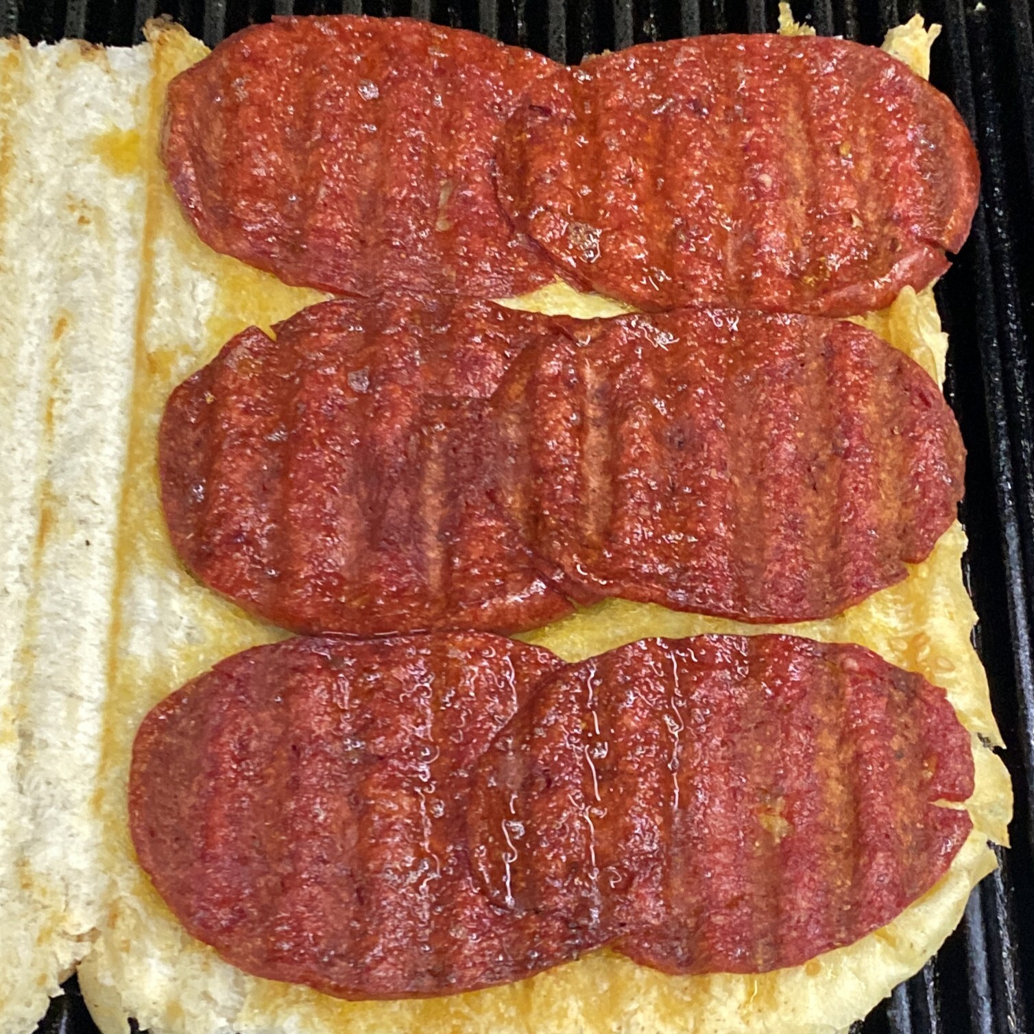 Yarım Ekmek Sucuklu Tost