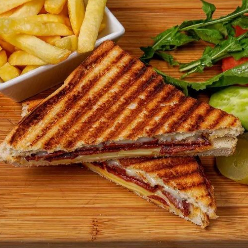 Pastırma kaşarlı tost