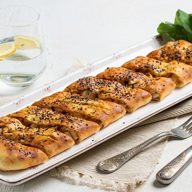 Kuğu Spesiyal Tavuklu Pide