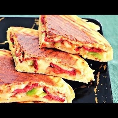 Sucuklu Bazlama Tost