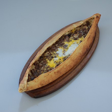 Kavurmalı Yumurtalı Pide