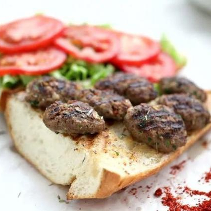 Yarım Ekmek Arası Köfte