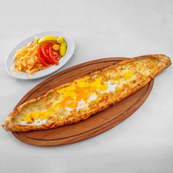 Kaşarlı Yumurtalı Pide