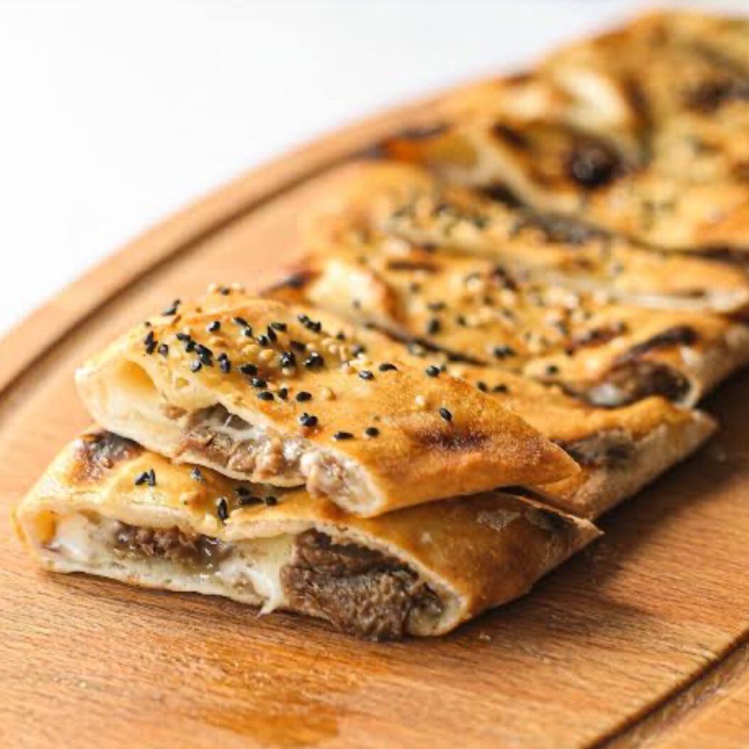 Kavurmalı Pide
