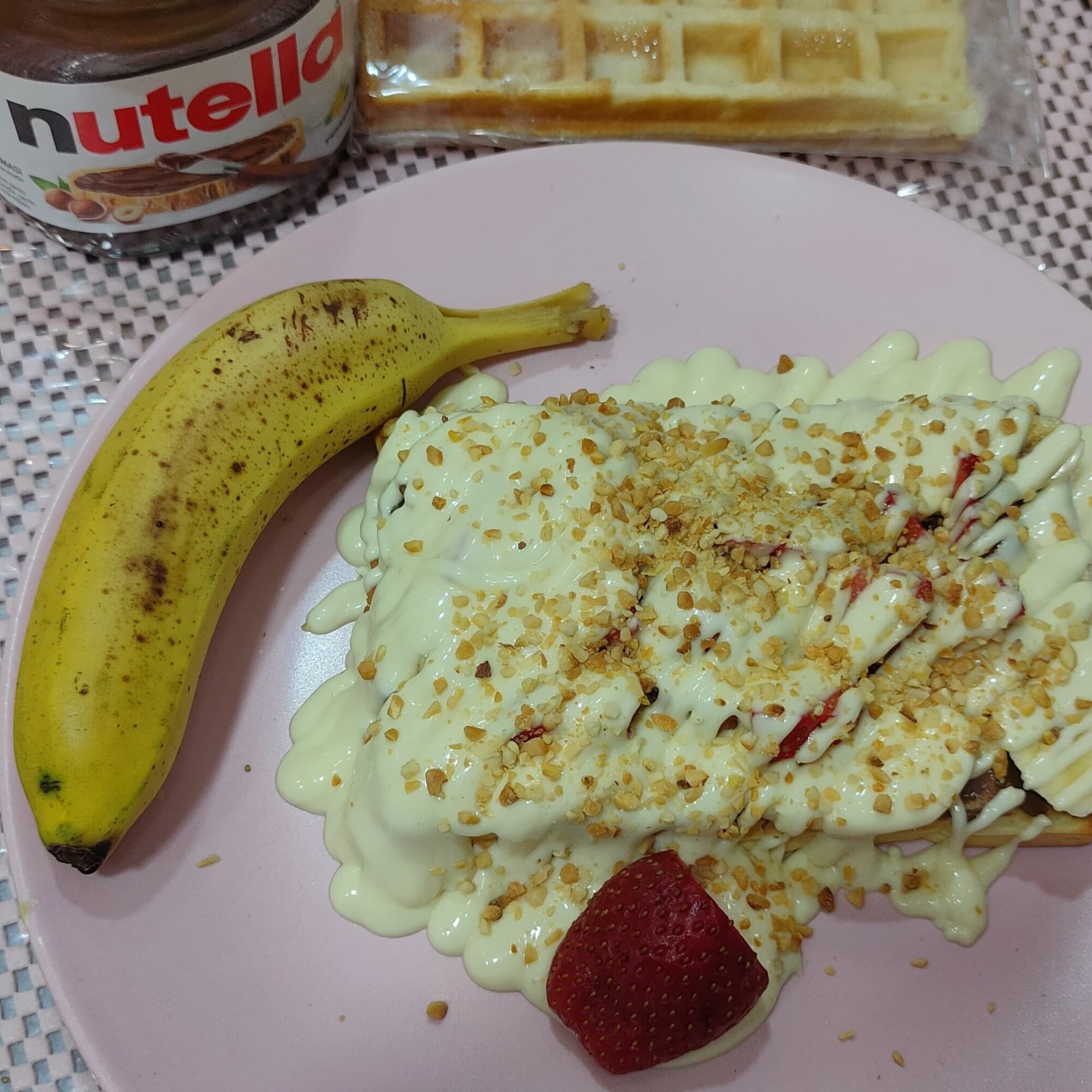 Nutella ve Beyaz Çikolatalı Belçika Waffle (Büyük)