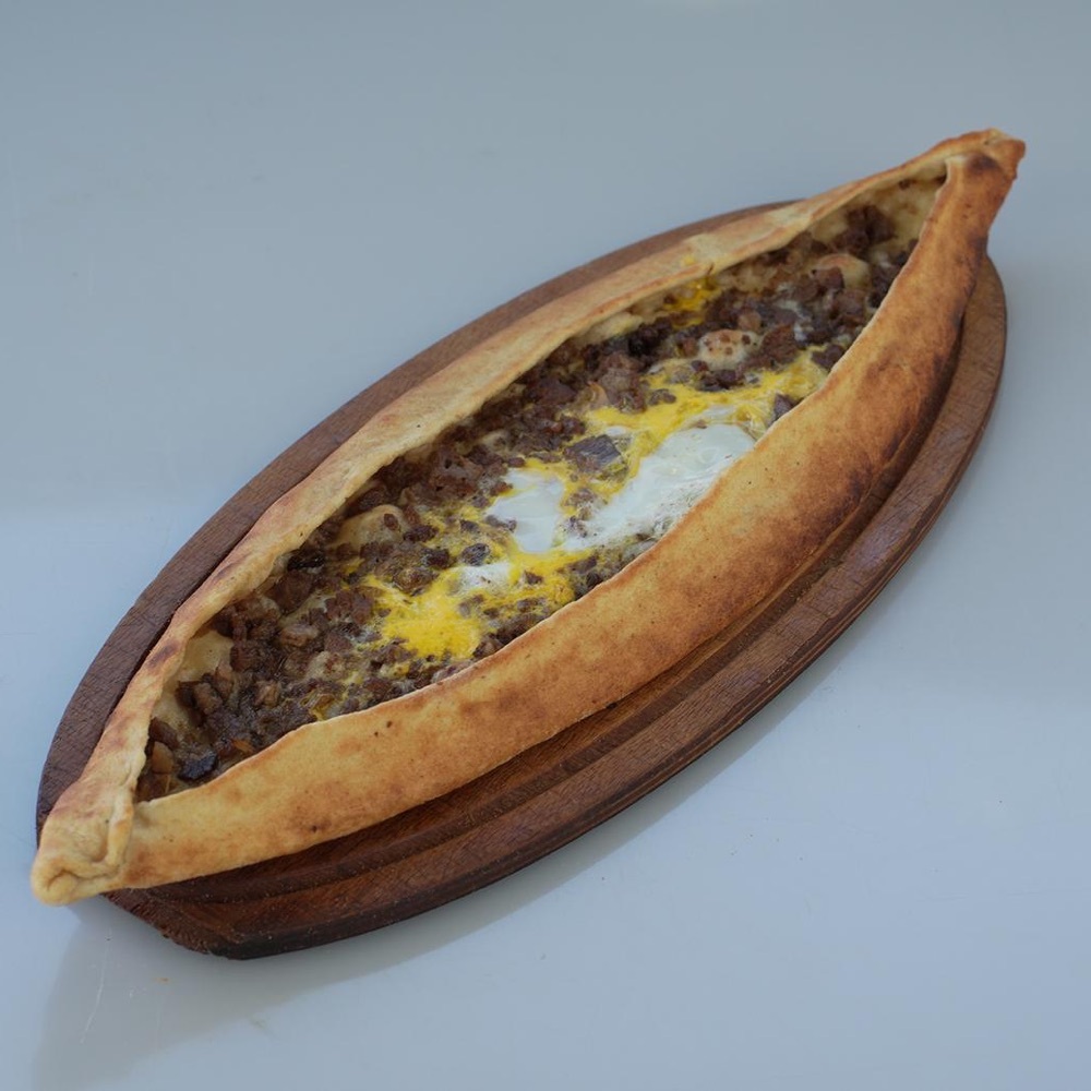 Kavurmalı Yumurtalı Pide
