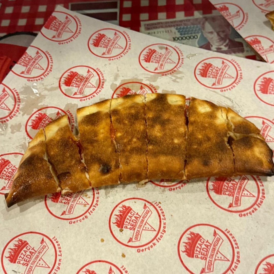 Kavurmalı Calzone