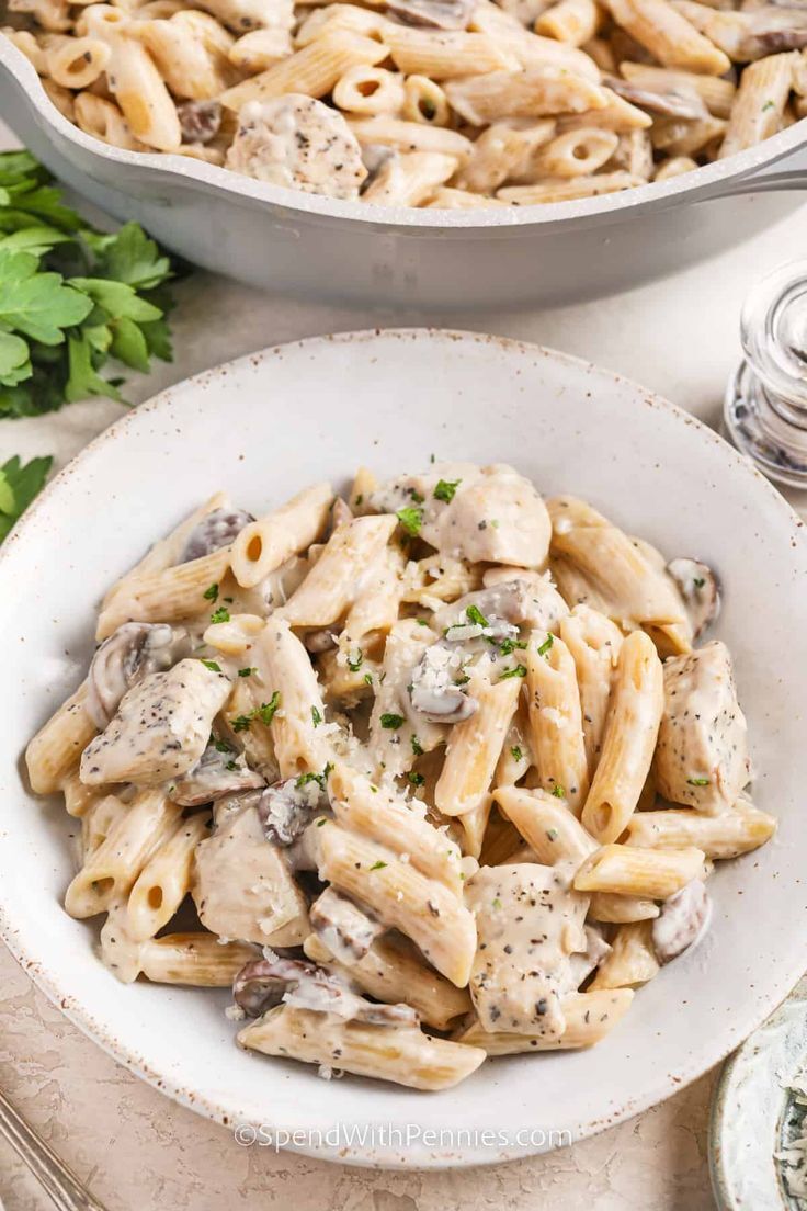 Kremalı Tavuklu Mantarlı Penne