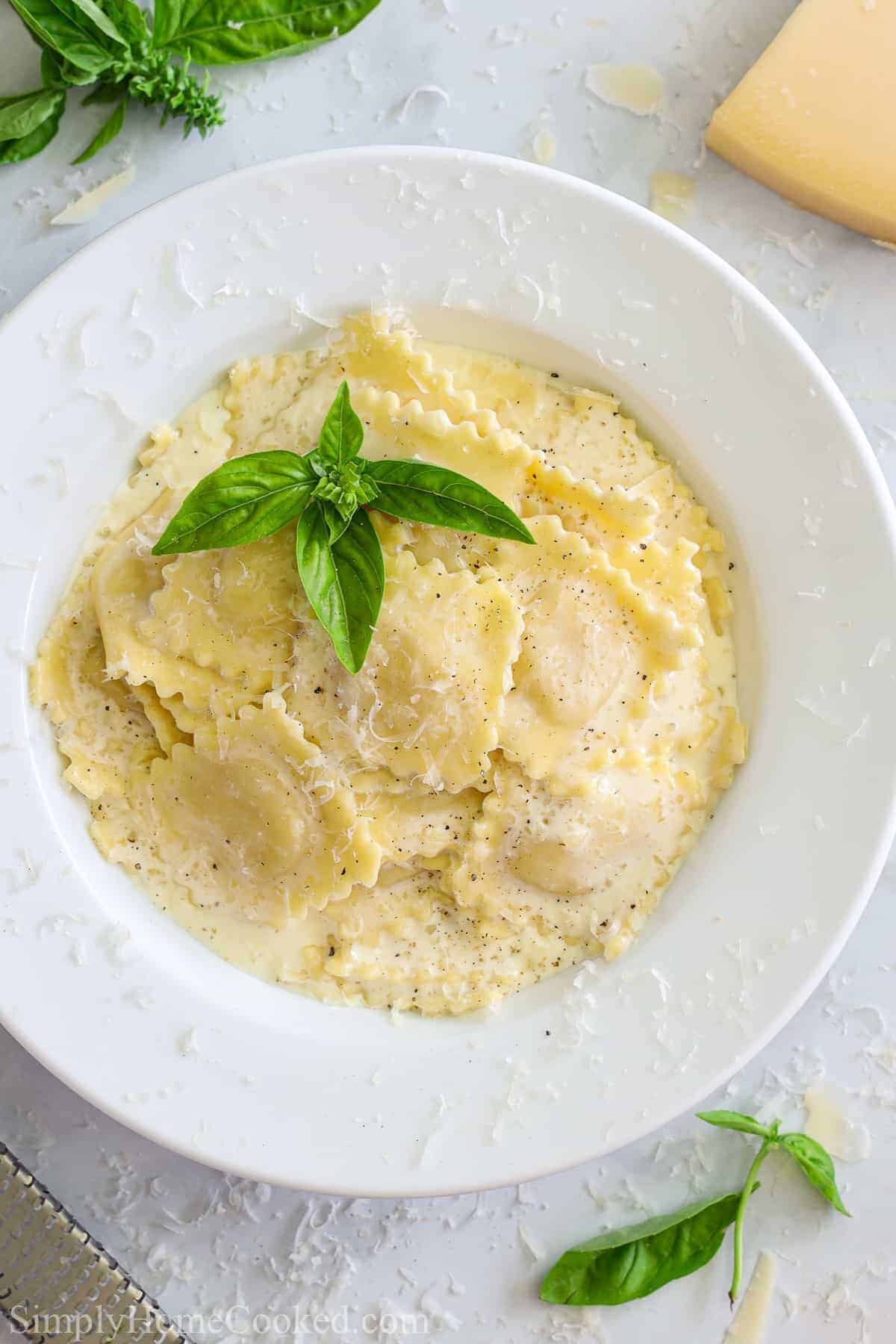 Beş Peynir Soslu Ravioli