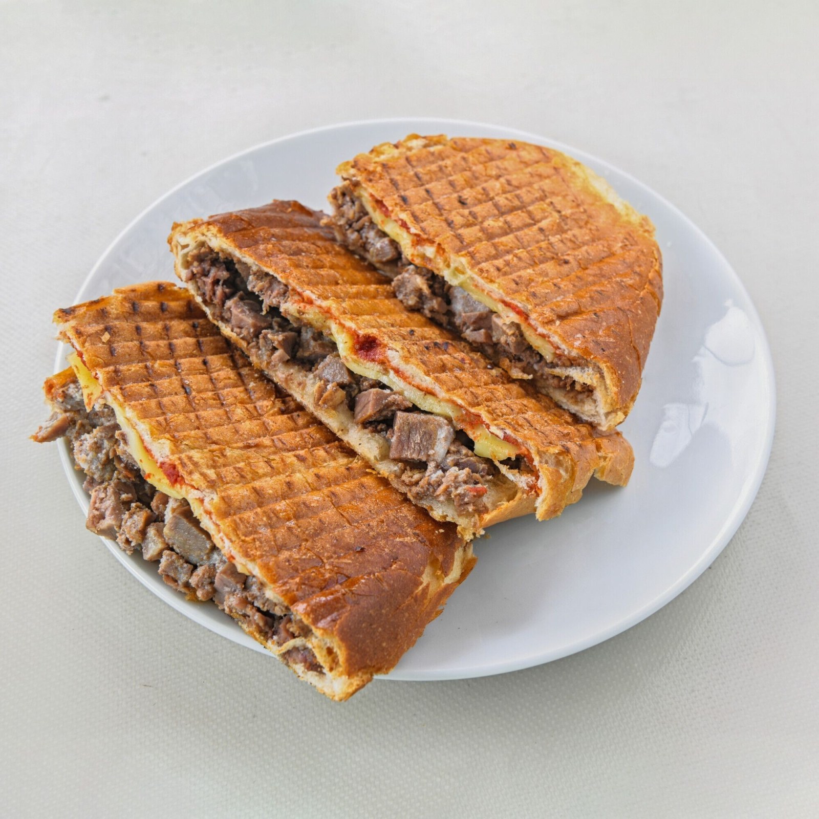 Kavurmalı Kaşarlı Tost