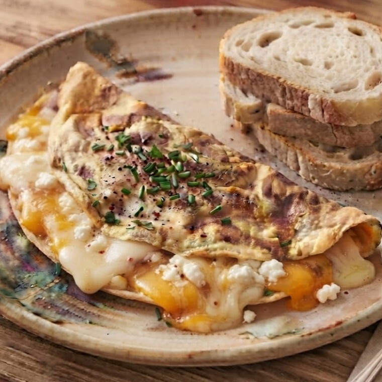 Üç Peynirli Omlet