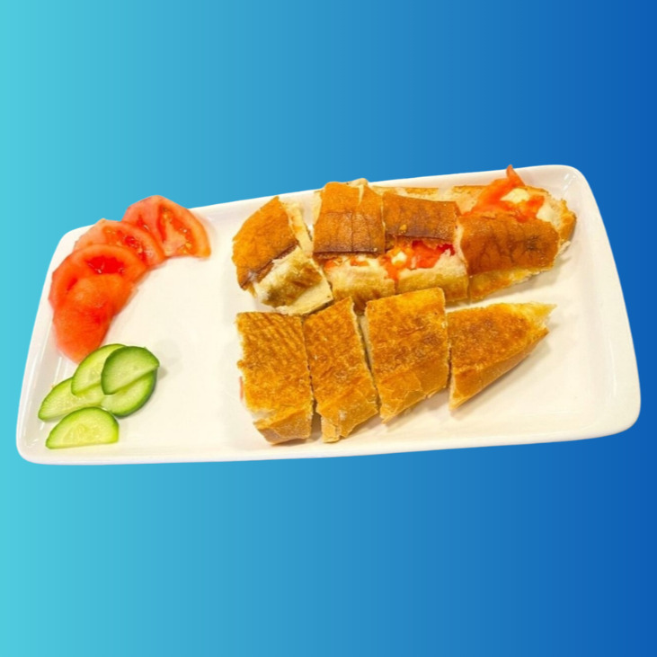 Yarım Ekmek Peynirli Domatesli Tost