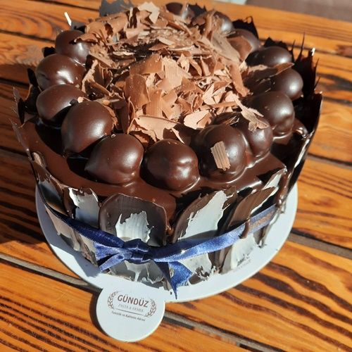1 Nolu Profiterollü Turta Pasta ( Çikolatalı )
