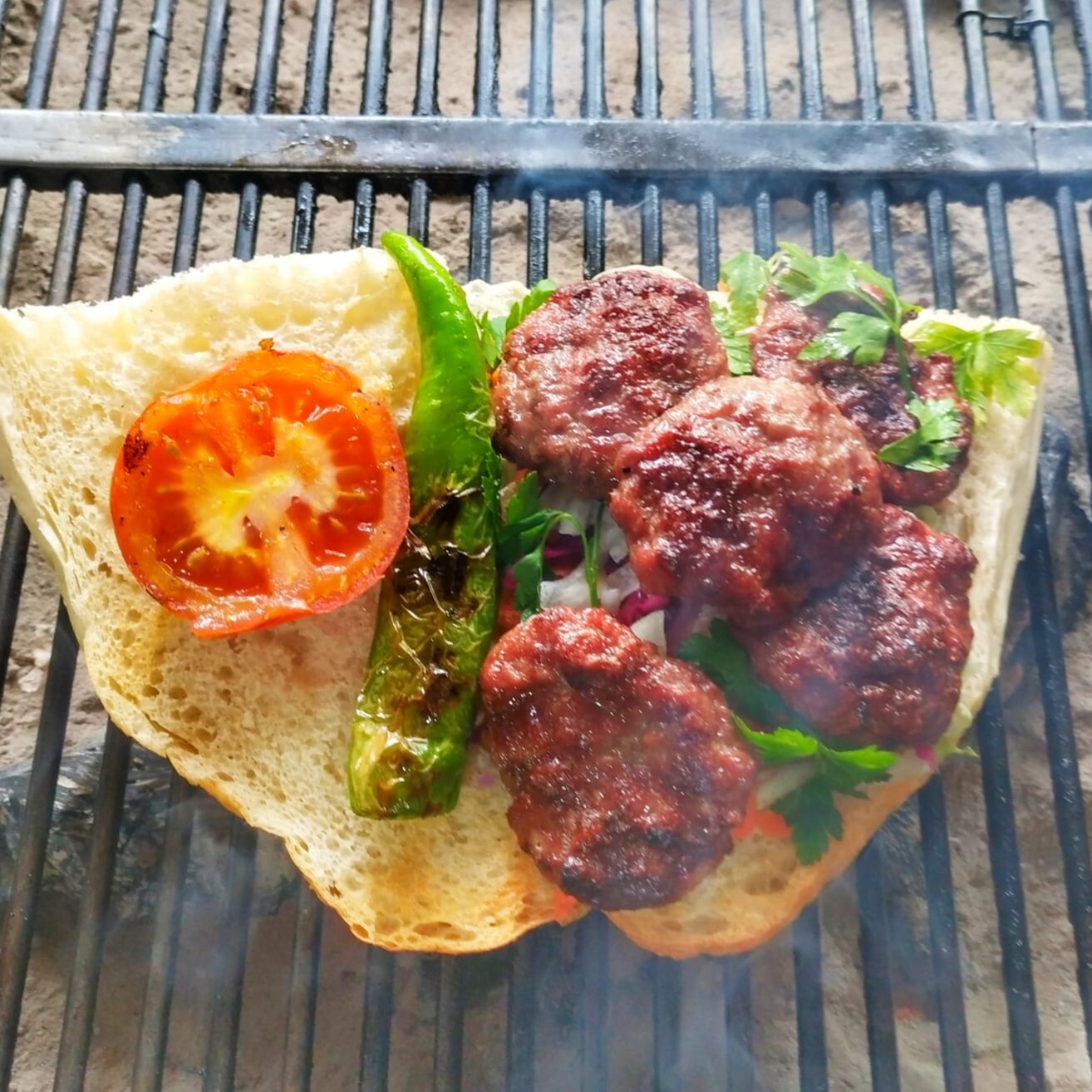 Yarım Ekmek Arası Köfte - Menü
