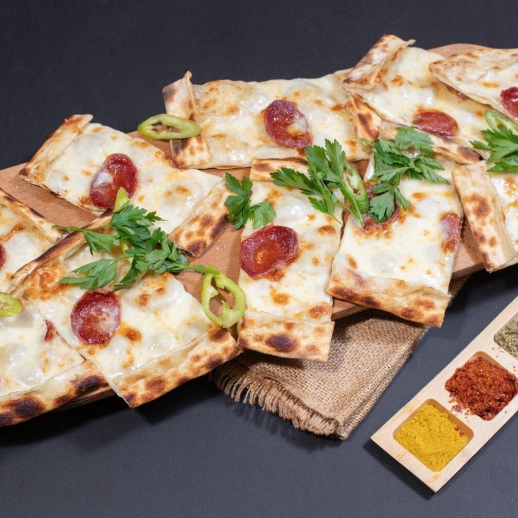 Sucuklu Kaşarlı Pide