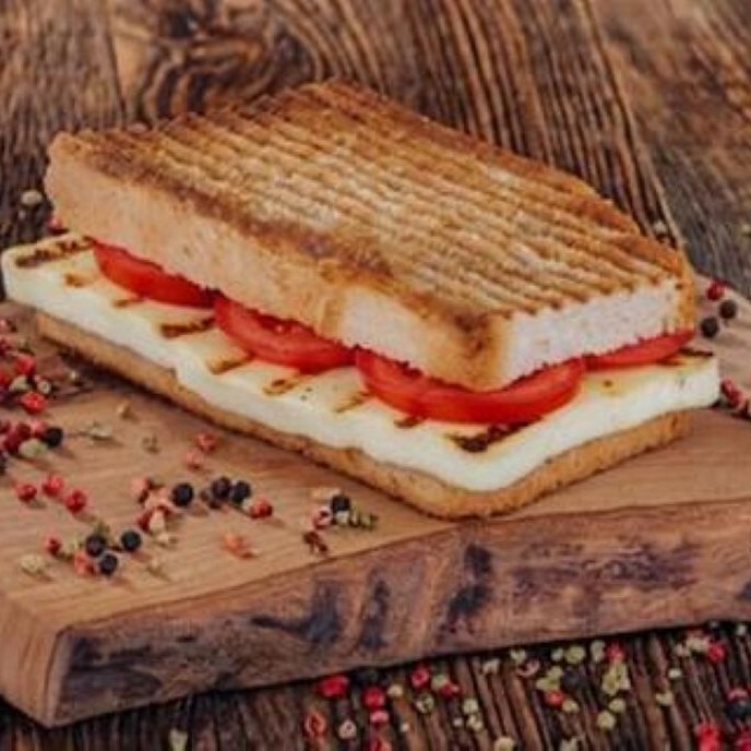 Hellim Peynirli Tost