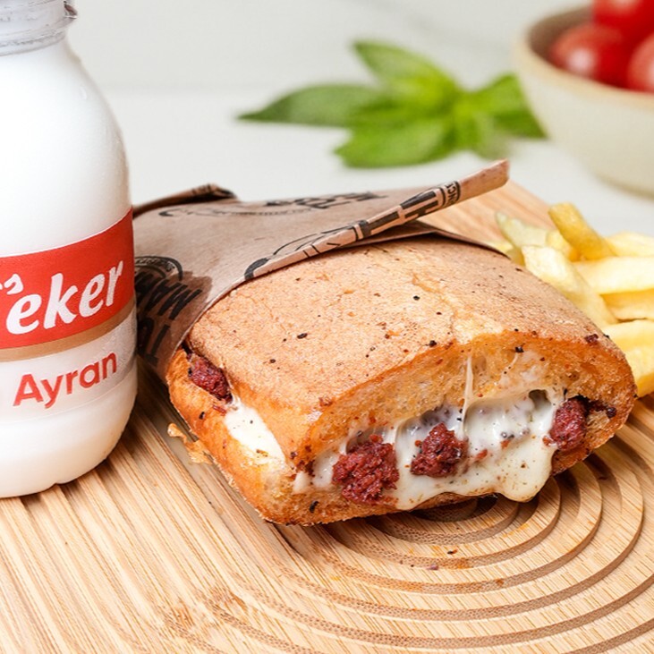 Sucuklu Kaşarlı Menü