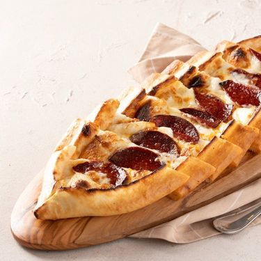 Kaşarlı Suçuklu Pide