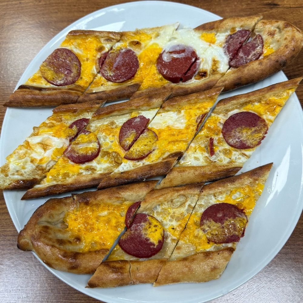 Sucuklu Yumurtalı Pide