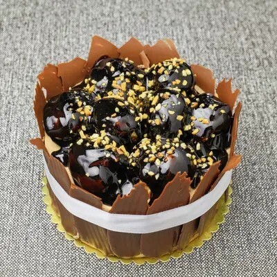 Profiterollü Çikolatalı Pasta