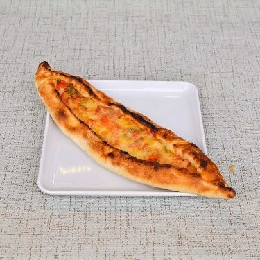 Beyaz Peynirli Domatesli Biberli Pide