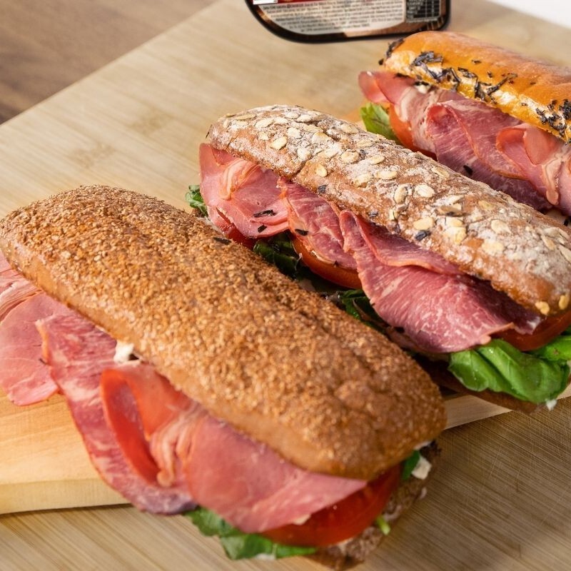 Kaburga Fümeli Ve Cheddar Peynirli Sandwich
