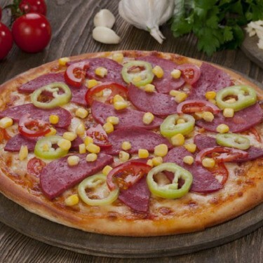 Salamlı Pizza Şöleni Vip Line Sos Mısırlı Biberli Salamlı Vip Gurme Pizza (Büyük Boy)