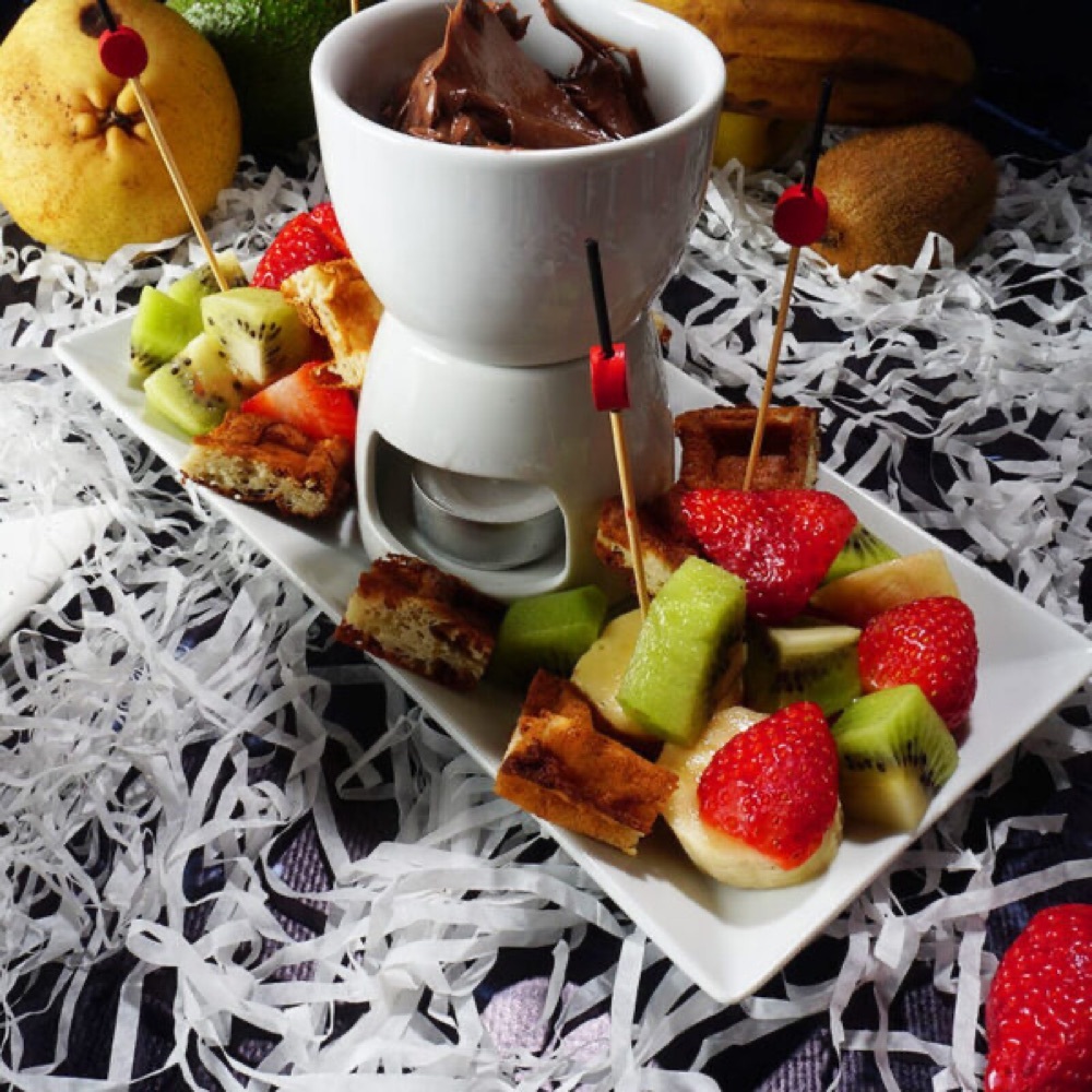 Fondu (çikolatalı meyve tabağı)