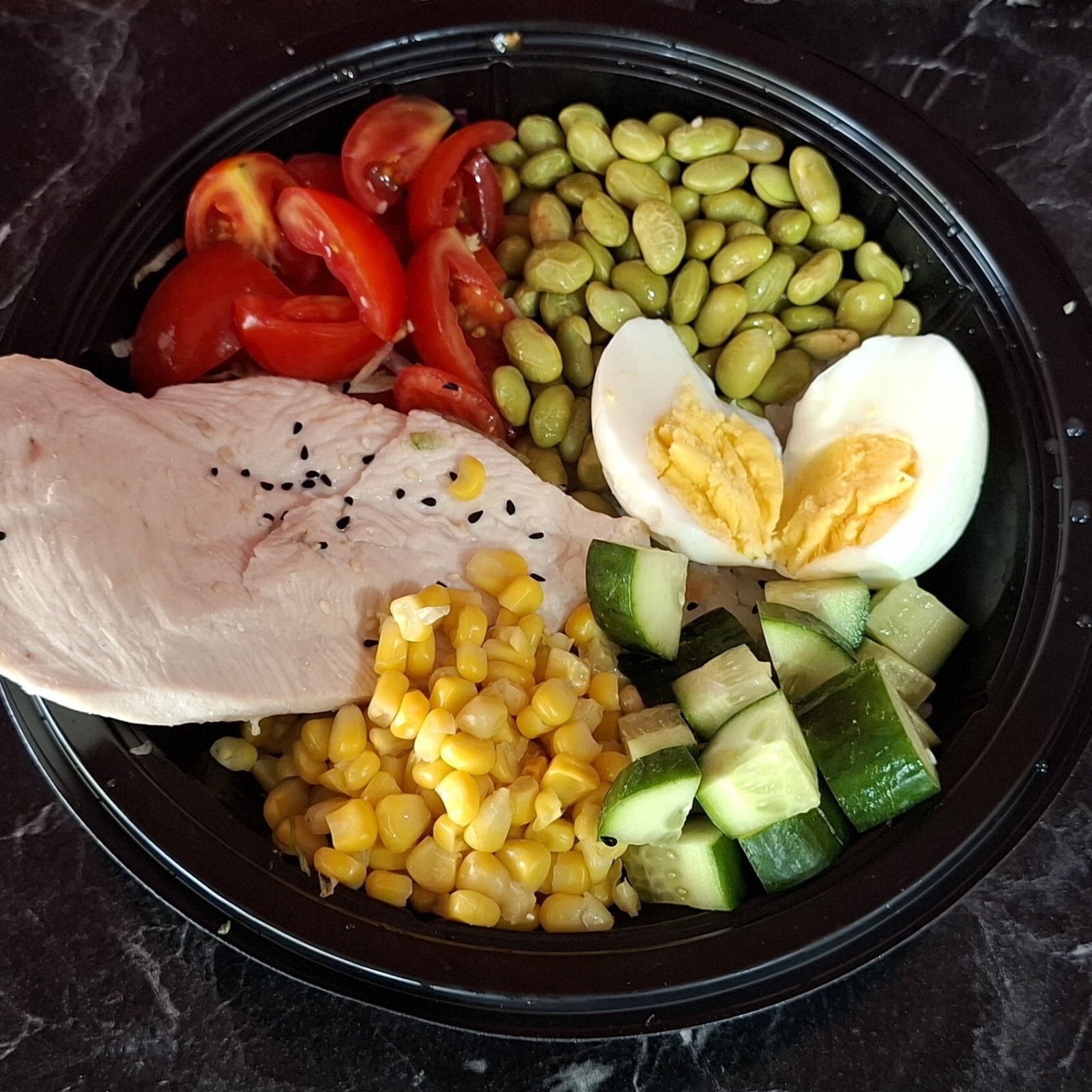 Haşlanmış Tavuklu Ve Yumurtalı Bowl