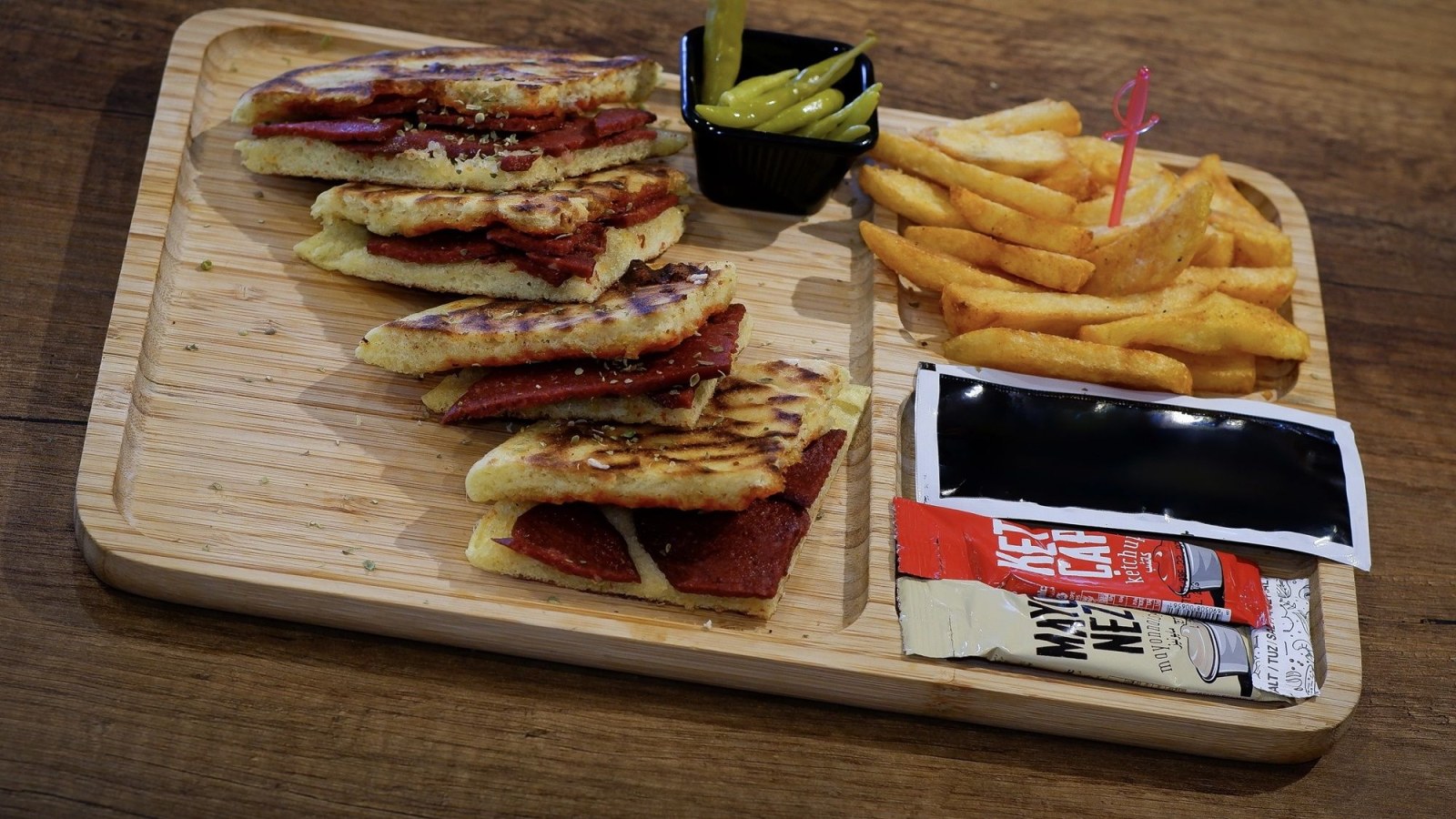 Sucuklu Tost