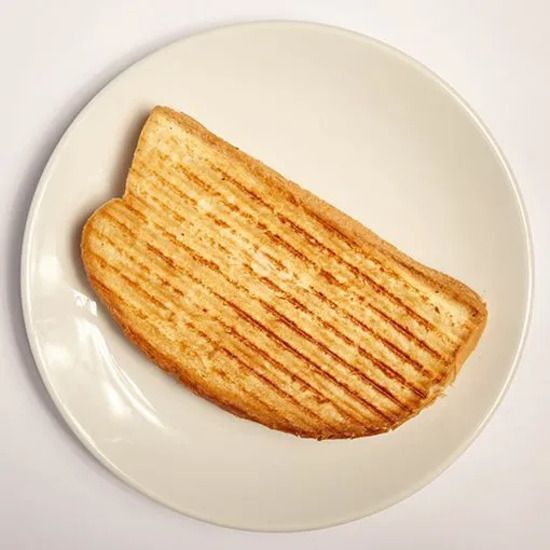 Ayvalık Ekmeğine Beyaz P. Domatesli Tost