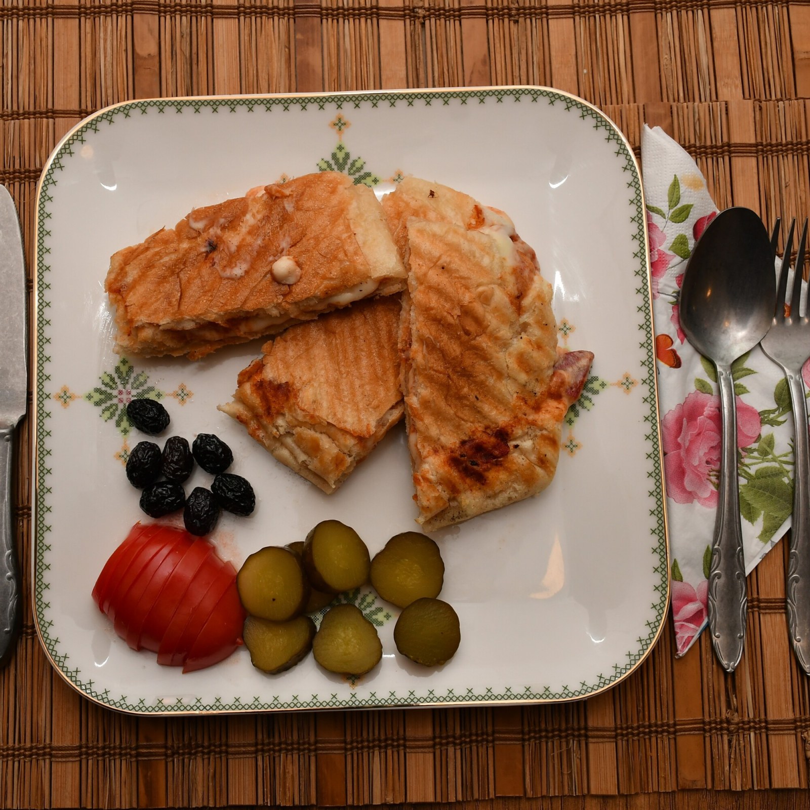 Yarım Ekmek Arası Kaşarlı Tost