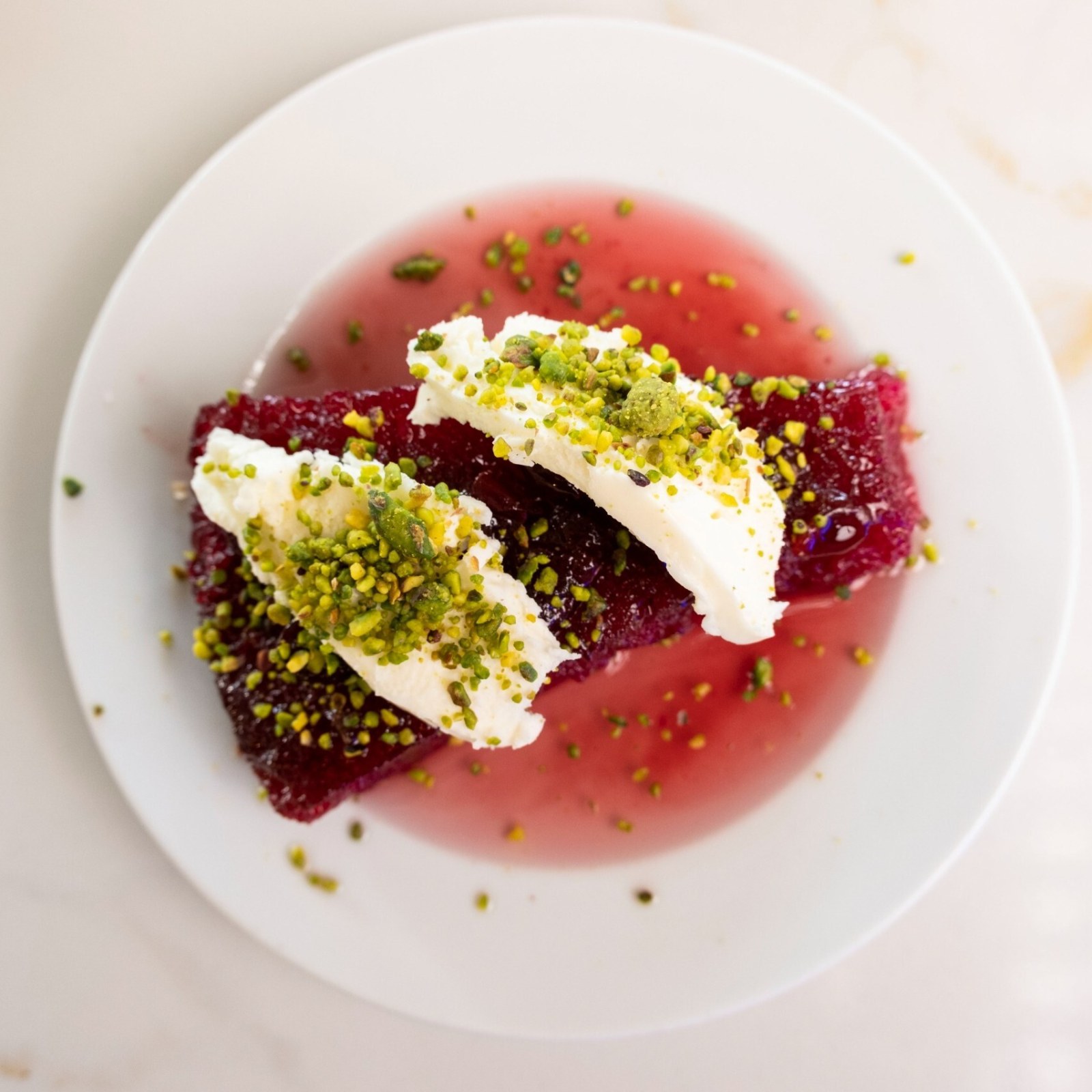 Vişneli ekmek kadayıfı (Kaymaklı)