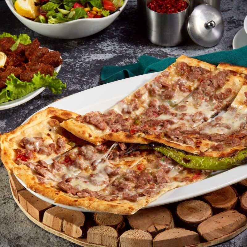 Kuşbaşılı Kaşarlı Pide
