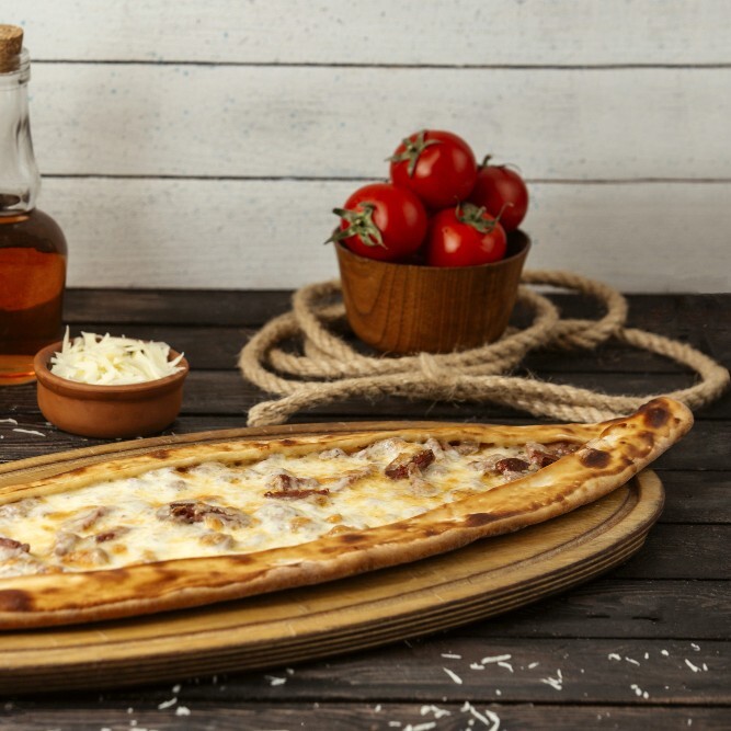 Kavurma Kaşar Pide