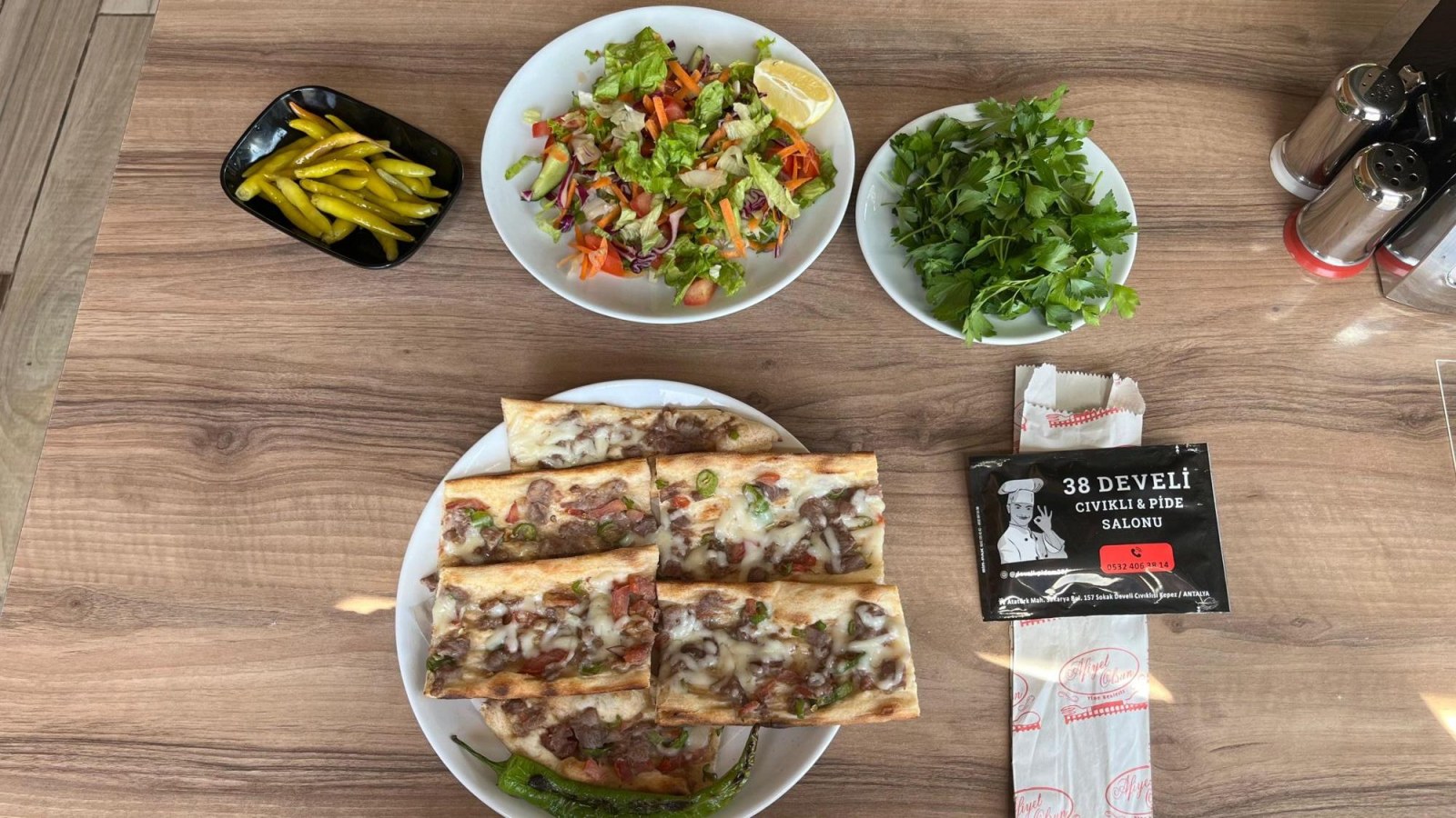 Kuşbaşılı Kaşarlı Pide