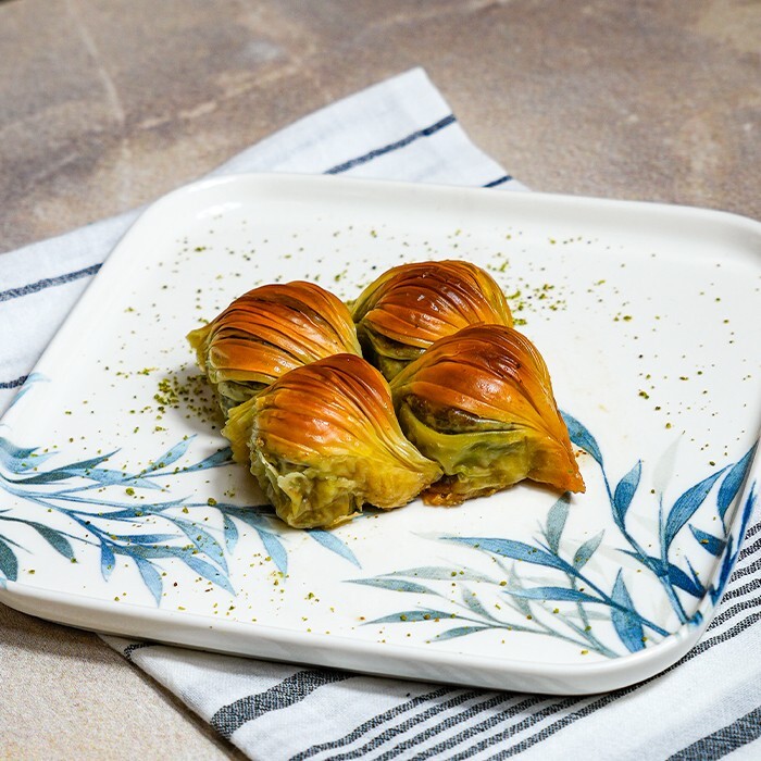 Fıstıklı Midye Baklava (4 adet)