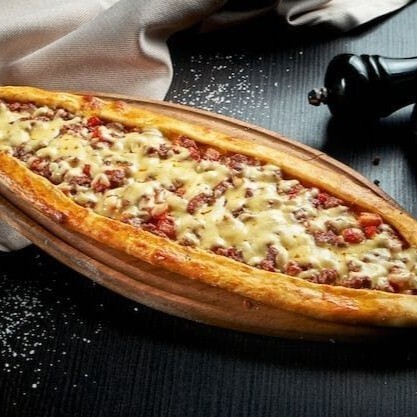 Kuşbaşılı Kaşarlı Pide