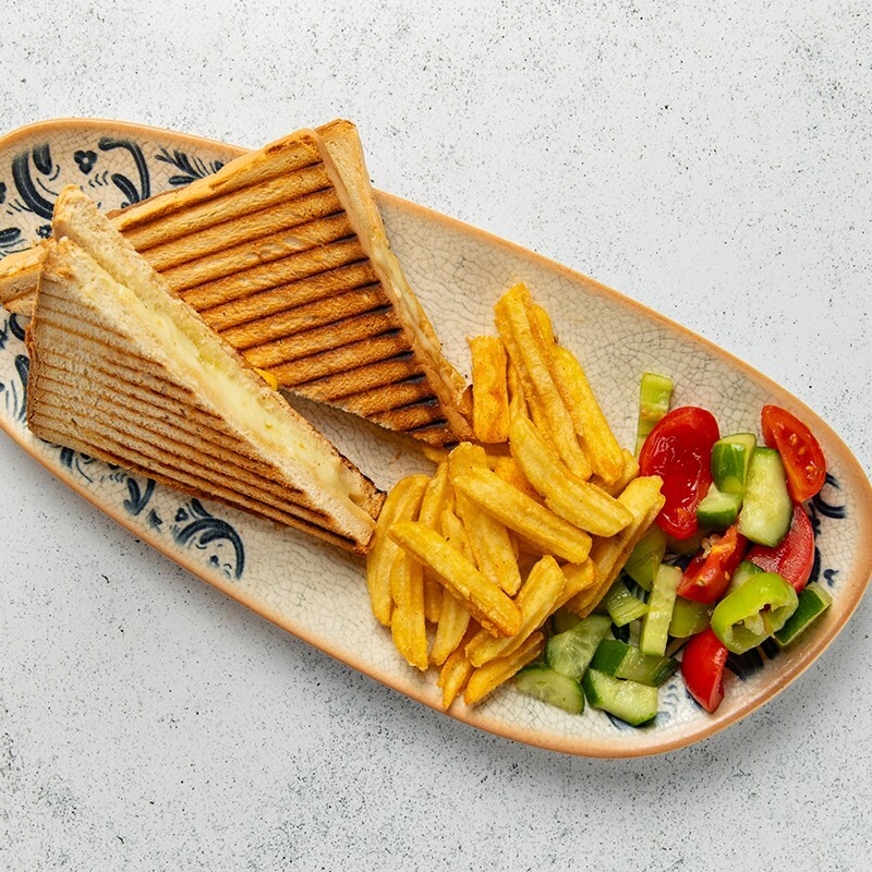 Kaşarlı Tost (796,6599 KCal)