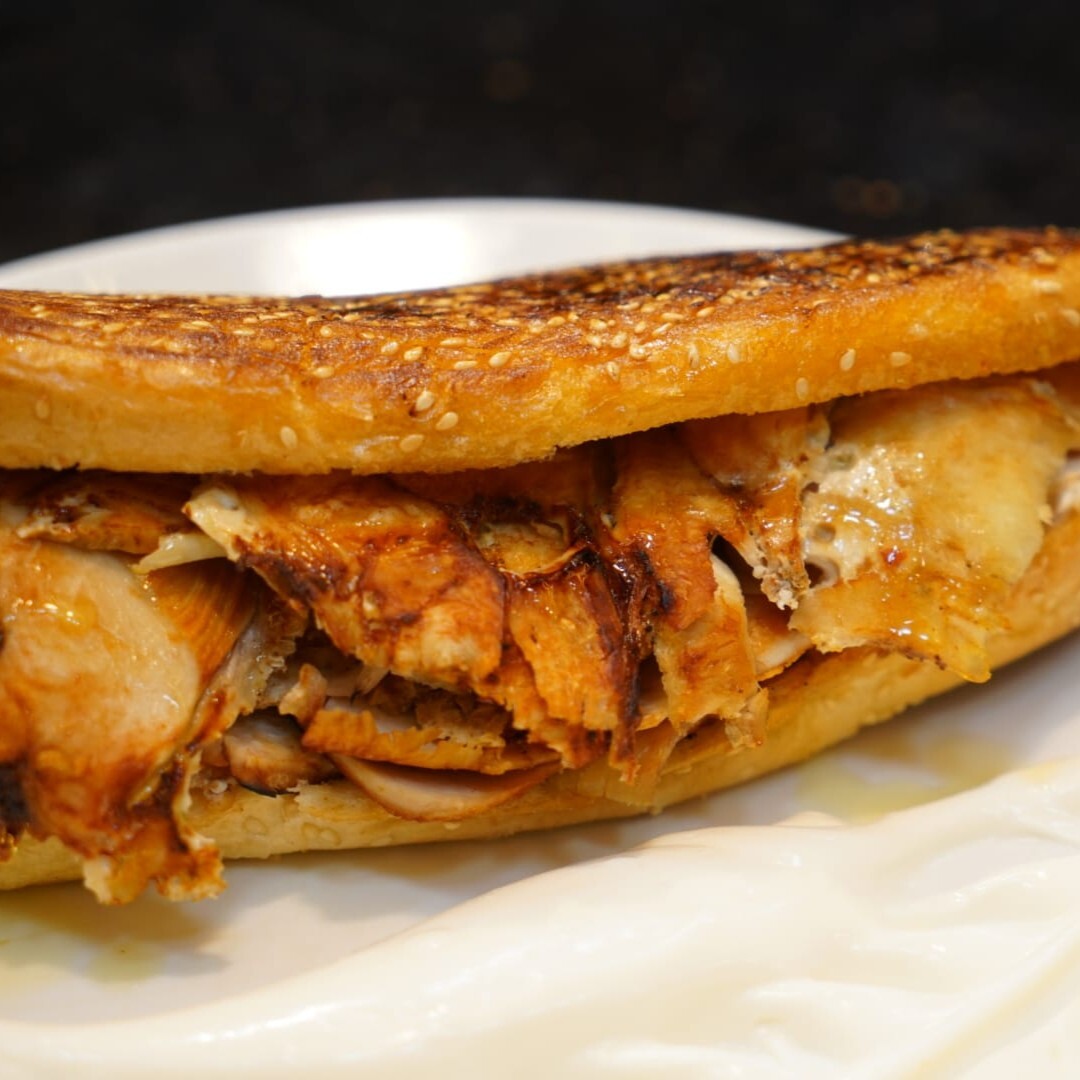 Somun Ekmekte Tavuk Döner