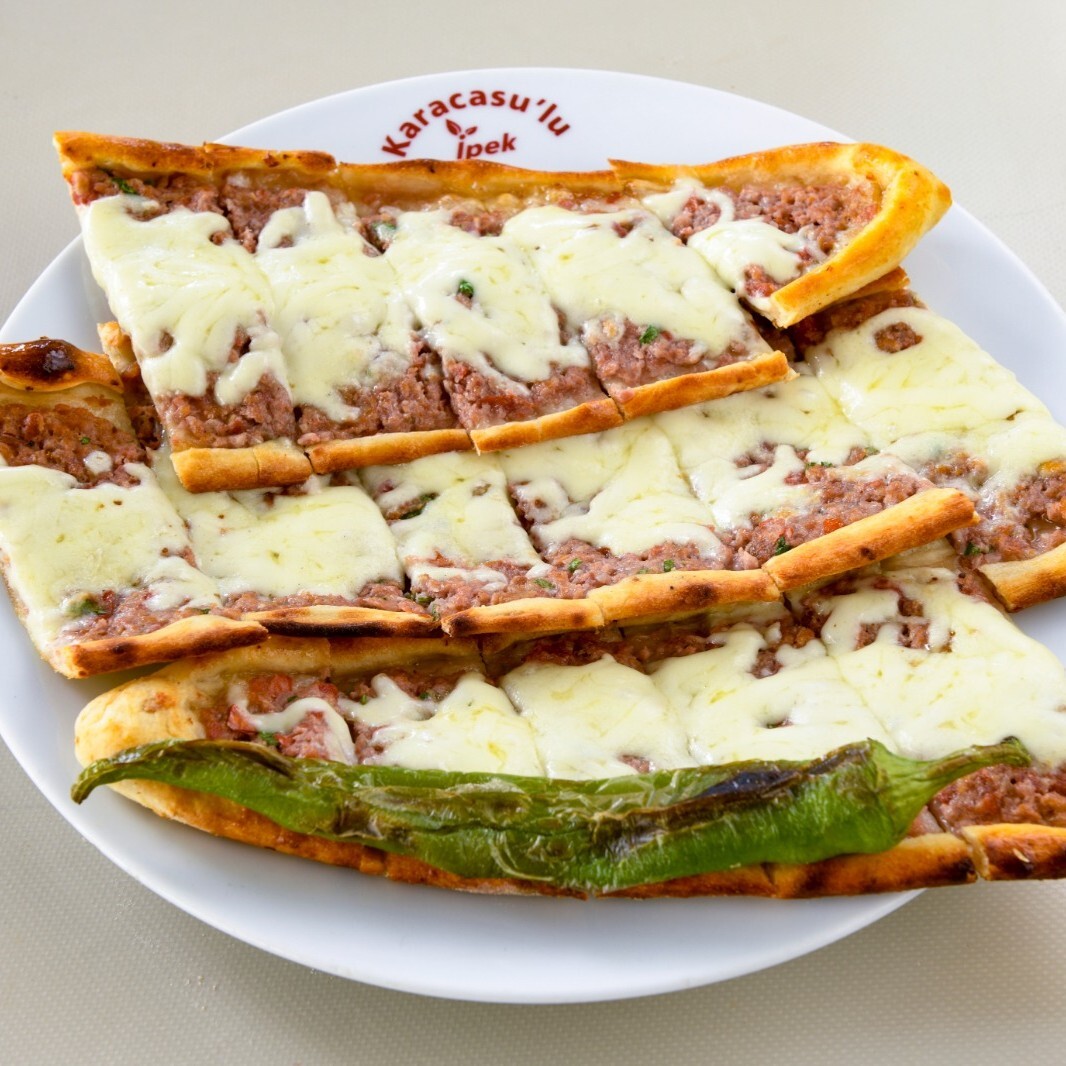 Kıymalı Kaşarlı Pide