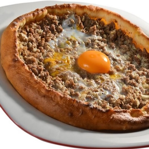 Kavurmalı Yumurtalı Pide (Yuvarlak) Menü