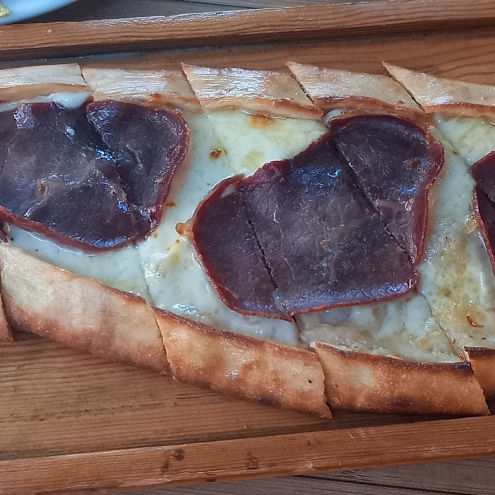 Pastırmalı Pide