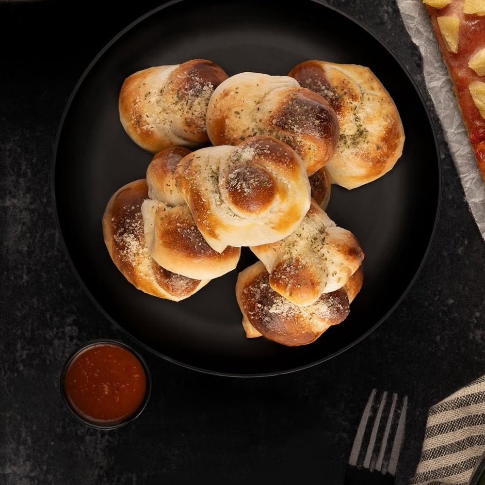 Garlic Knuts / Sarmısaklı, Parmesanlı, Kekikli Ekmek 6 Adet