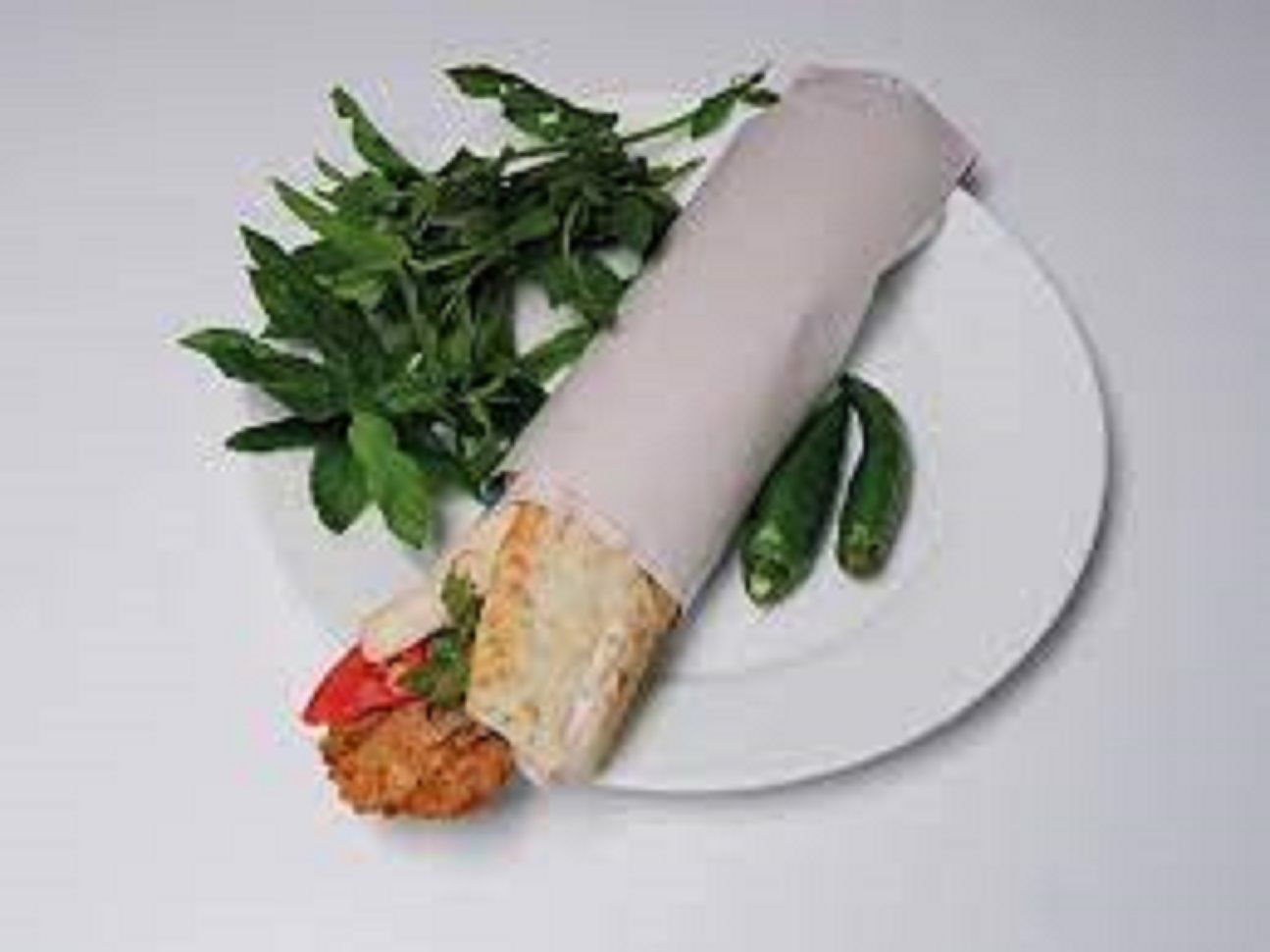 Yarım Pide Ekmeği Arası Tavuk Köfte