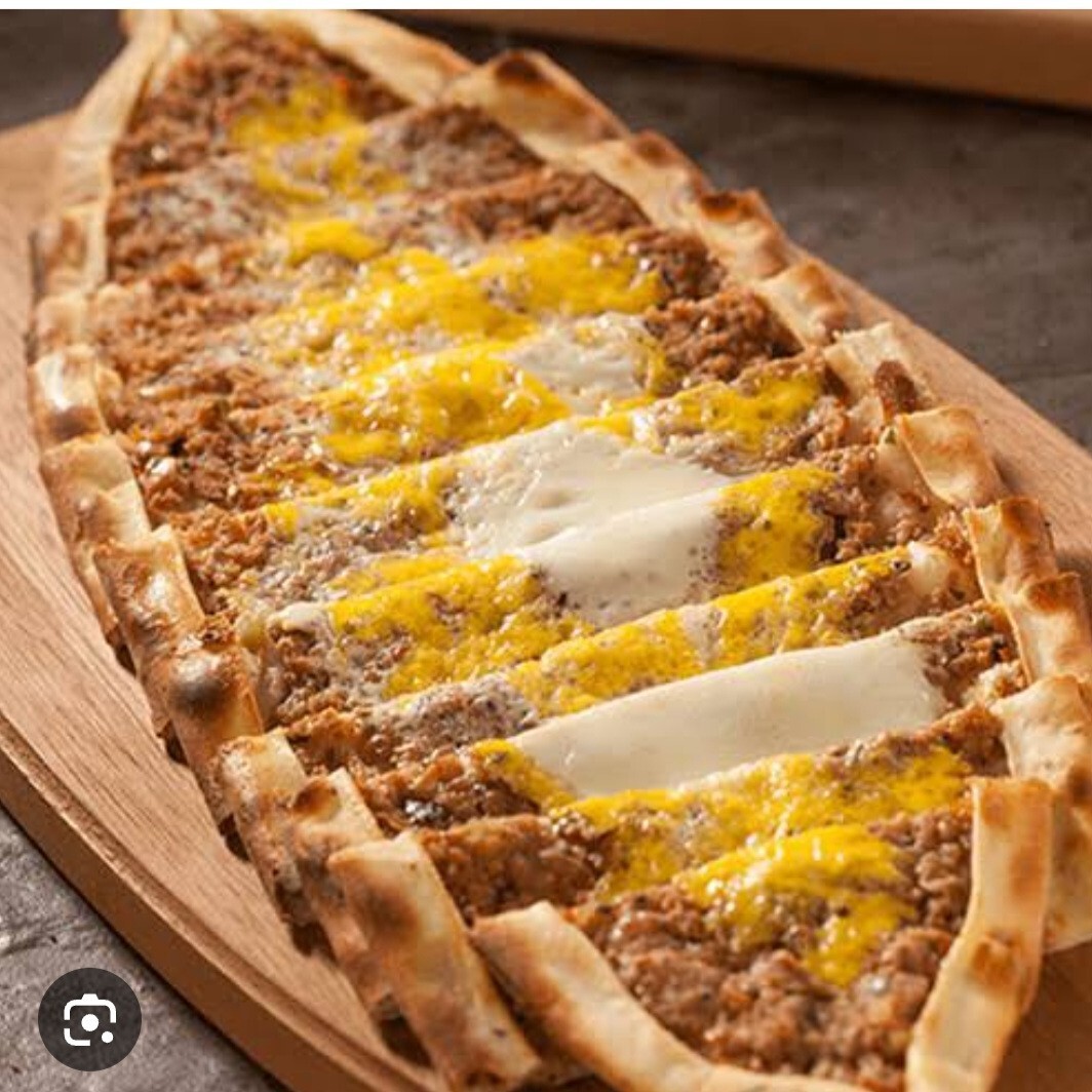 Kıymalı Yumurtalı Pide